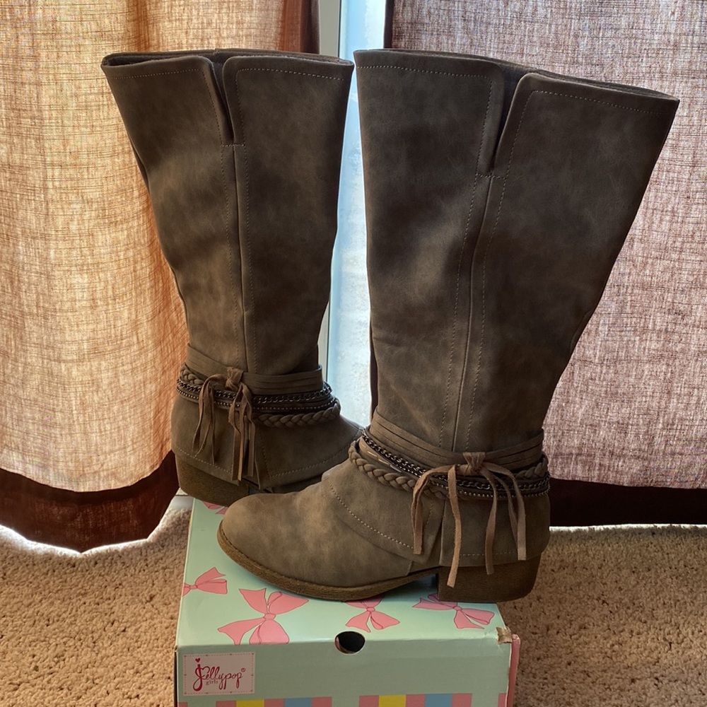 Girl’s cowboy boots